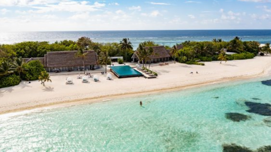 Ari Atoll – Diver’s Paradise: places to visit maldives
