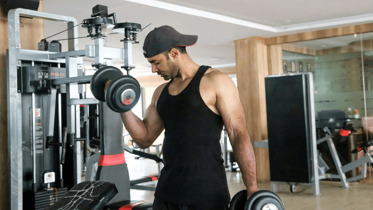How to Alternating Dumbbell Curl for Peak Bicep Growth